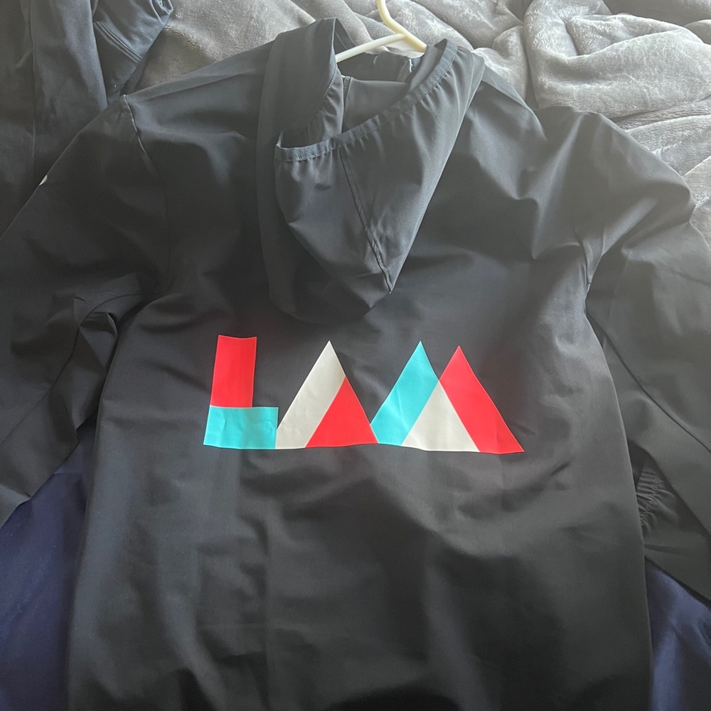 ASICS Black Los Angeles Marathon Running Jacket - Picture 3 of 3